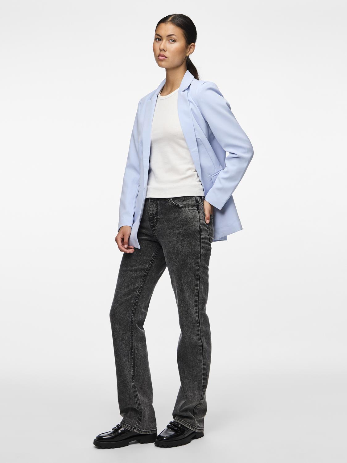 model_shot-front_full